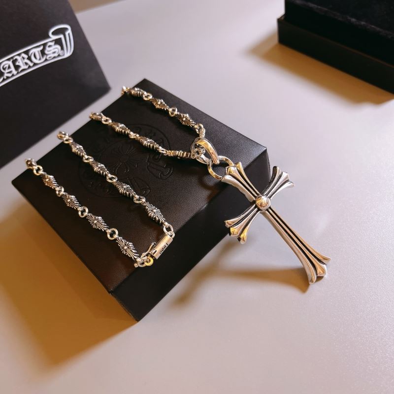 Ch*0me He**ts necklaces